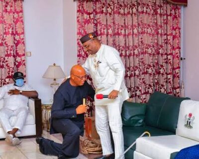 Pastor Eno kneels to express his appreciation to the incumbent Akwa Ibom State Governor Emmanuel Udoh as he endorses him as his successor