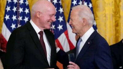 Biden and an awardee