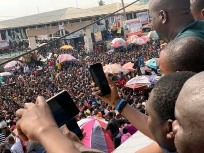 Crowd welcoming Peter Obi in Lagos