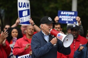 Biden Shows Support for US Striking Auto Workers in Michigan