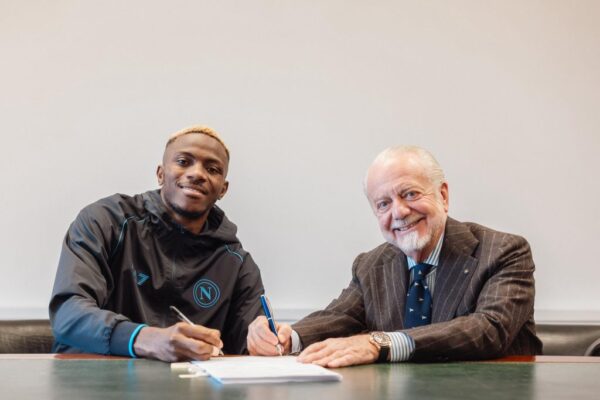 Victor Osimhen penning his new contract with Napoli