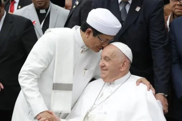 Pope Francis Urges Unity, Decries Religious Conflict in Indonesia Visit