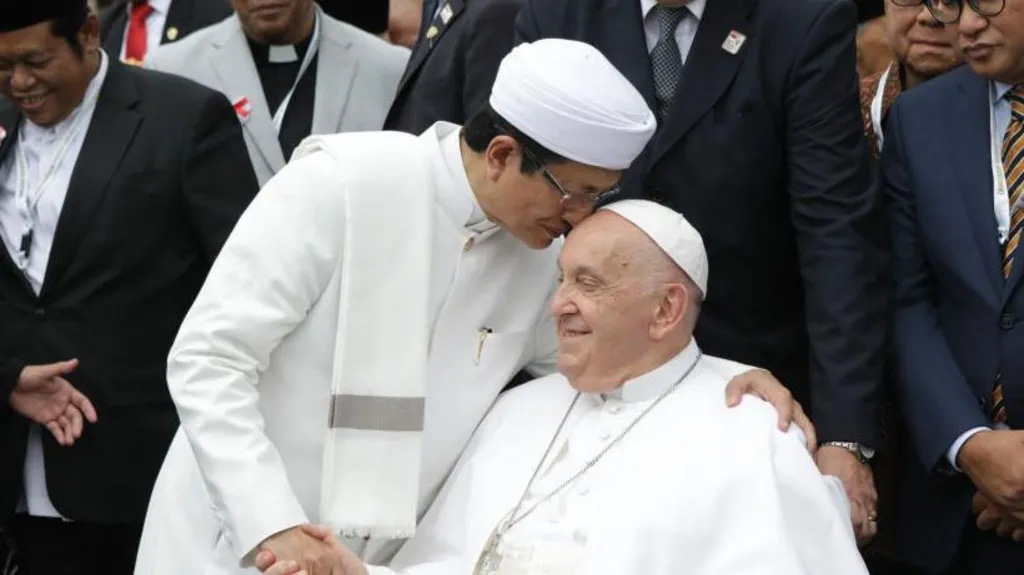 Pope Francis Urges Unity, Decries Religious Conflict in Indonesia Visit